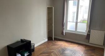 Location d'un espace bureau de 16 m2 quartier Etoile, avec services communs.